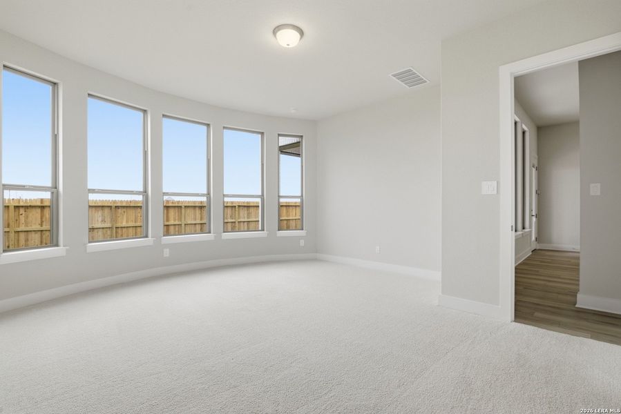 Spacious, unfurnished interior of a new home in Haby Hill 60s, San Antonio (Image 28).