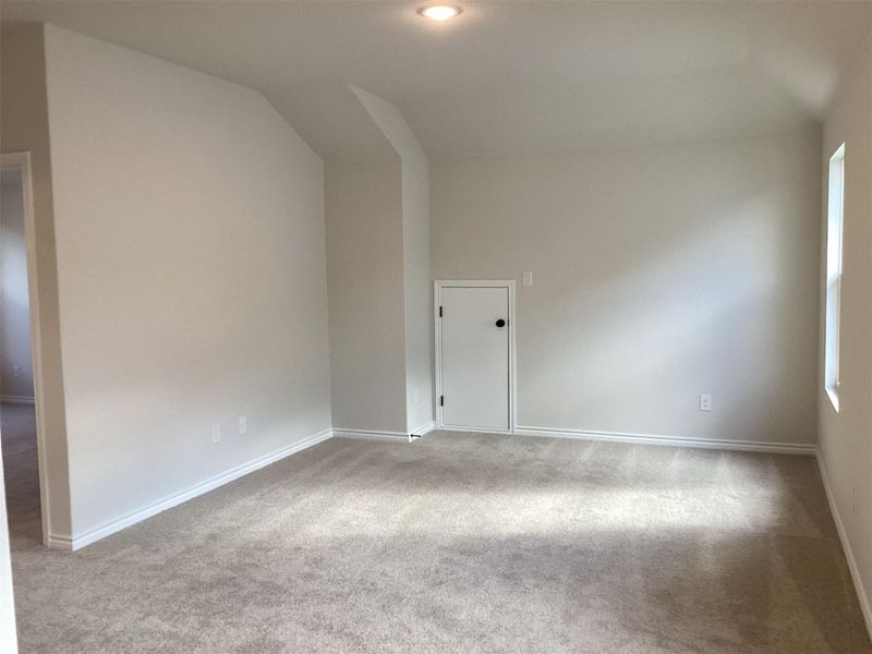 Spacious, unfurnished interior of a new home in Lariat, Liberty Hill (Image 17).