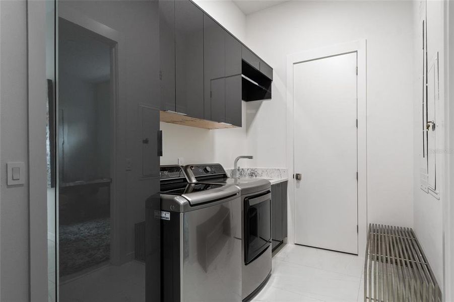 Furnished interior view inside a new home in , Windermere (Image 10).