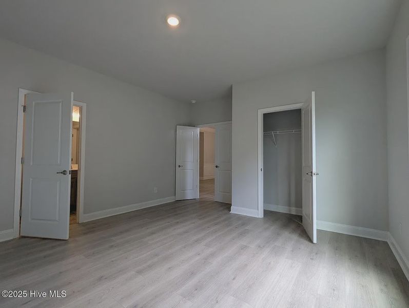 Spacious, unfurnished interior of a new home in Harvest Creek, Nashville (Image 11).