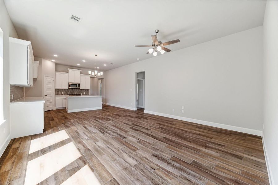 Spacious, unfurnished interior of a new home in Escondido, Magnolia (Image 12).