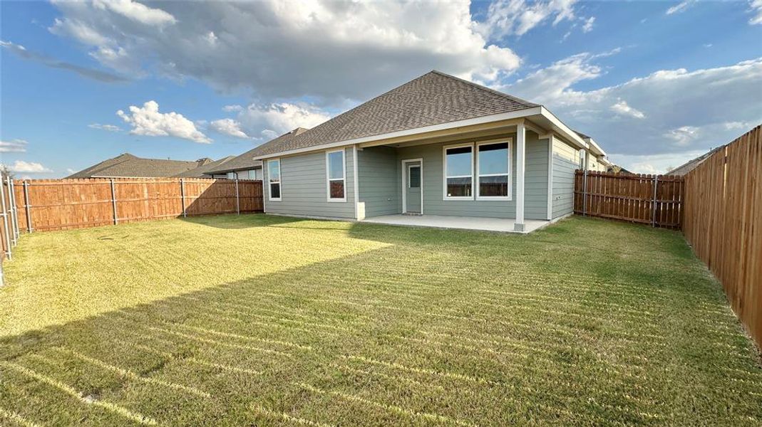 Exterior details and patio area of a home in Rock Creek Ranch, Fort Worth (Image 2).