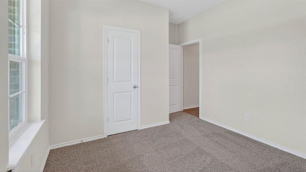 Spacious, unfurnished interior of a new home in Forestbrook Estates, Paris (Image 15).
