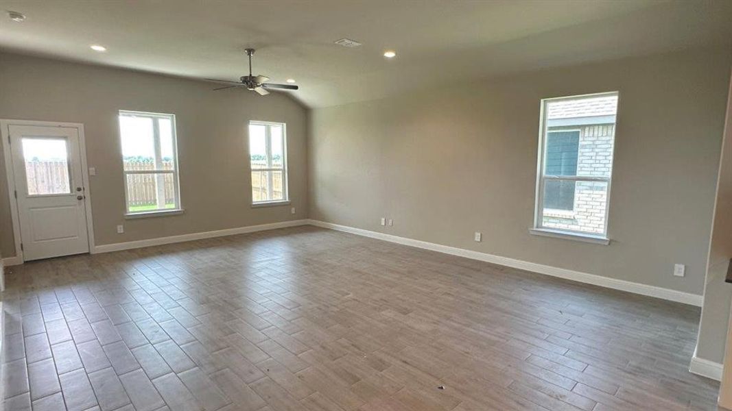 Spacious, unfurnished interior of a new home in Rock Creek Ranch, Fort Worth (Image 17).