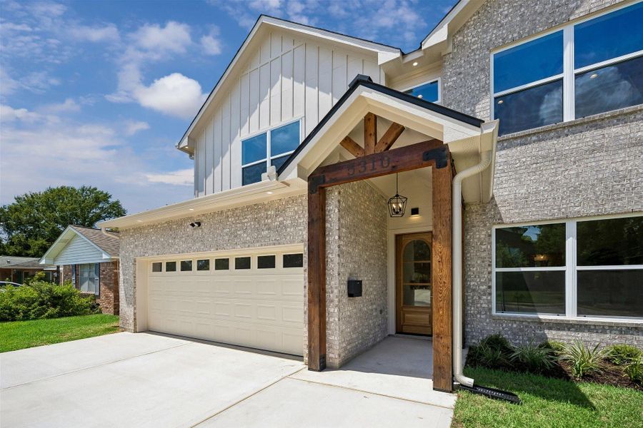 Exterior details and patio area of a home in , Houston (Image 4).