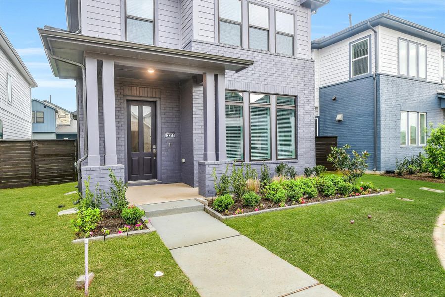 Exterior details and patio area of a home in , Richmond (Image 4).