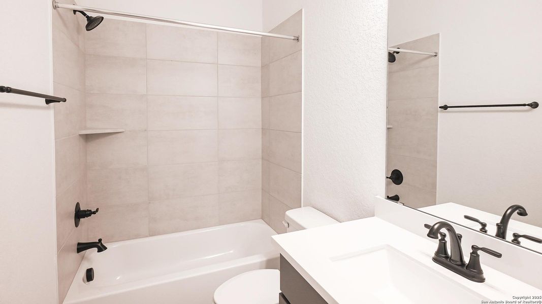 Furnished interior view inside a new home in Veramendi 60', New Braunfels (Image 17).