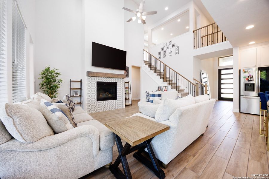 Furnished interior view inside a new home in Weston Oaks 55', San Antonio (Image 6). Furnished interior view inside a new home in Weston Oaks 55', San Antonio (Image 6).