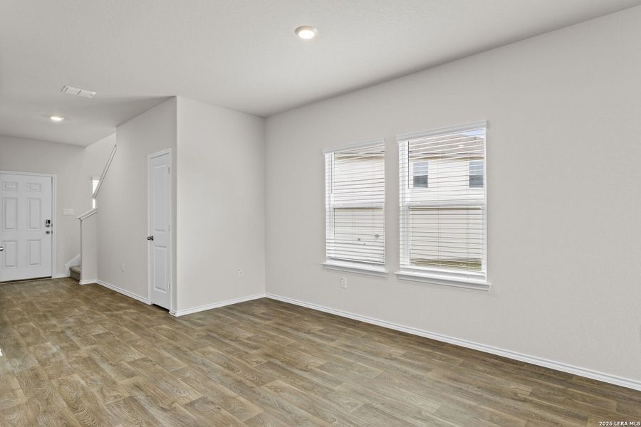 Spacious, unfurnished interior of a new home in Laurel Vistas, San Antonio (Image 23).