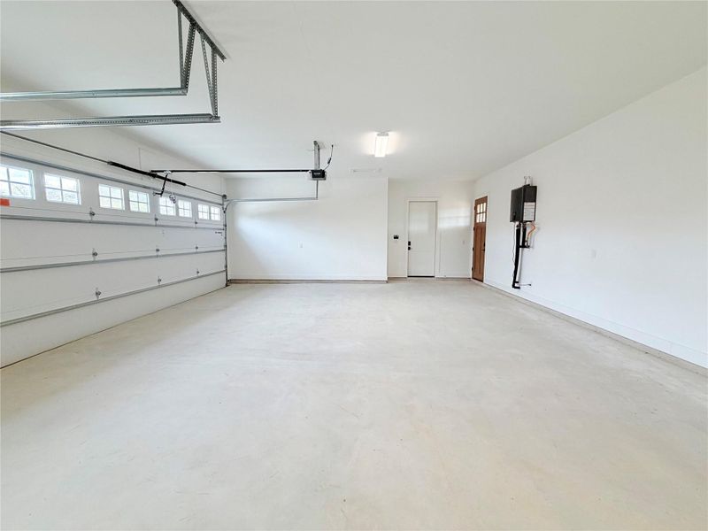 Spacious, unfurnished interior of a new home in , Washington (Image 40).