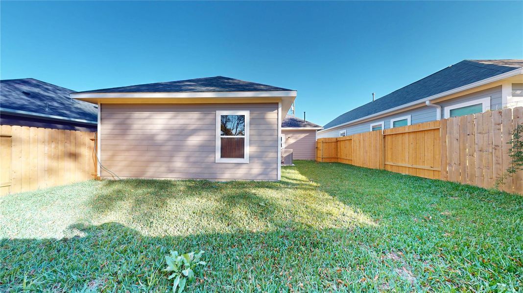 Exterior details and patio area of a home in East Gate Villas, Willis (Image 22).