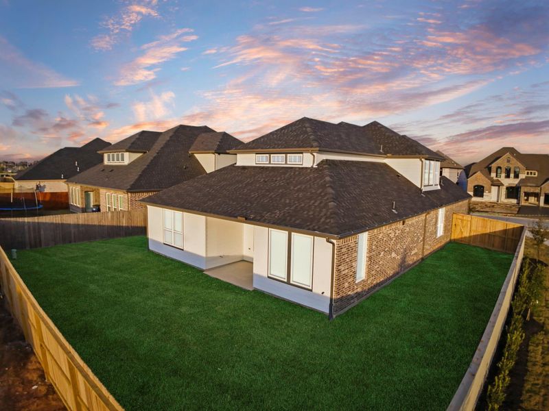 Exterior details and patio area of a home in , League City (Image 23).