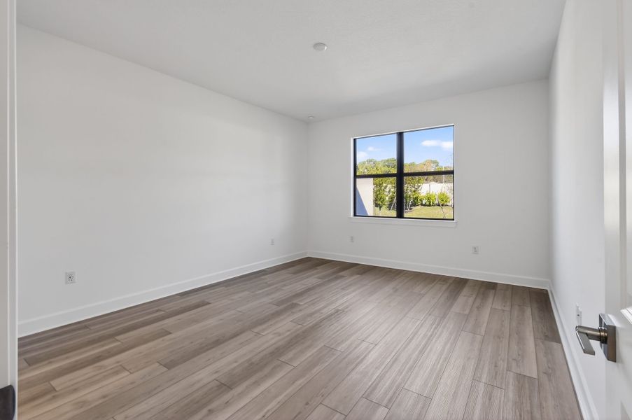 Spacious, unfurnished interior of a new home in Hendrix Reserve, Lake Worth (Image 29).