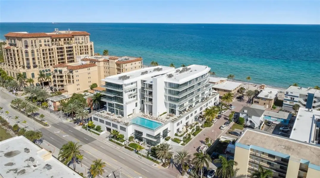 Condo located in Hollywood, FL showcasing its design and architecture (Image 2). Condo located in Hollywood, FL showcasing its design and architecture (Image 2).