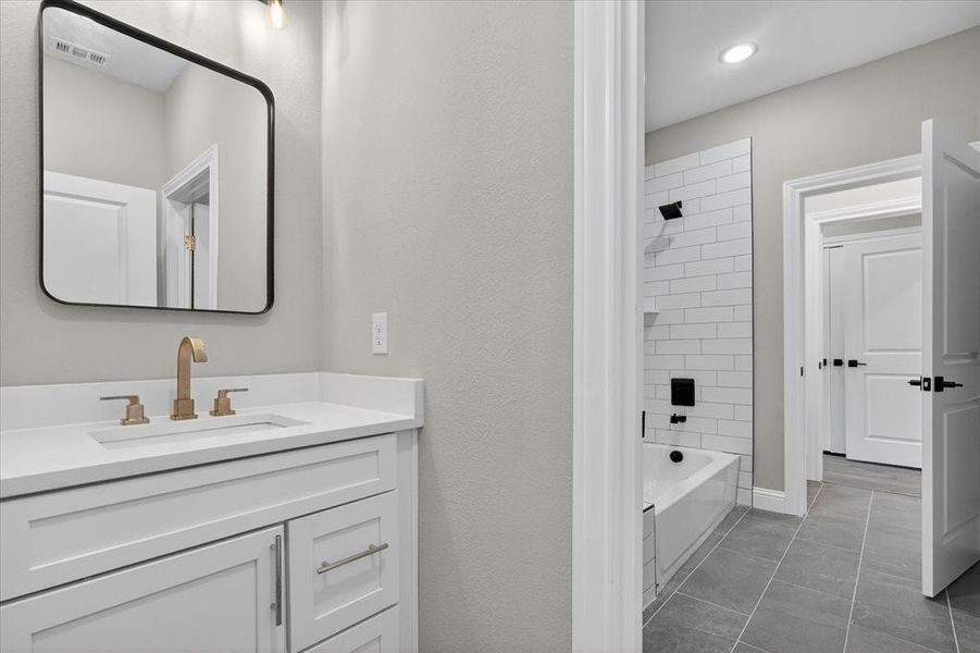 Furnished interior view inside a new home in , Grand Prairie (Image 11).