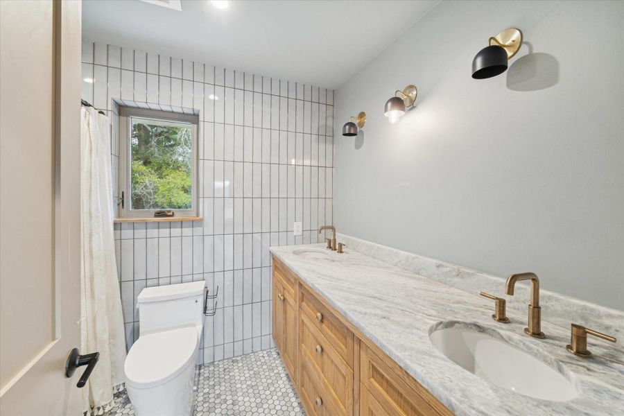 Furnished interior view inside a new home in , Cleveland (Image 6).