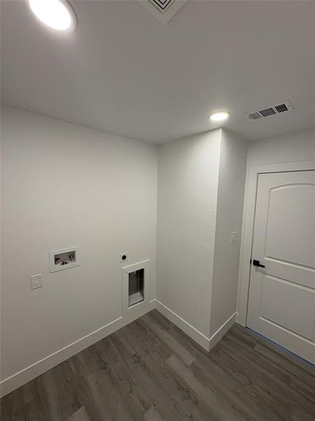 Spacious, unfurnished interior of a new home in , Cooper (Image 15).