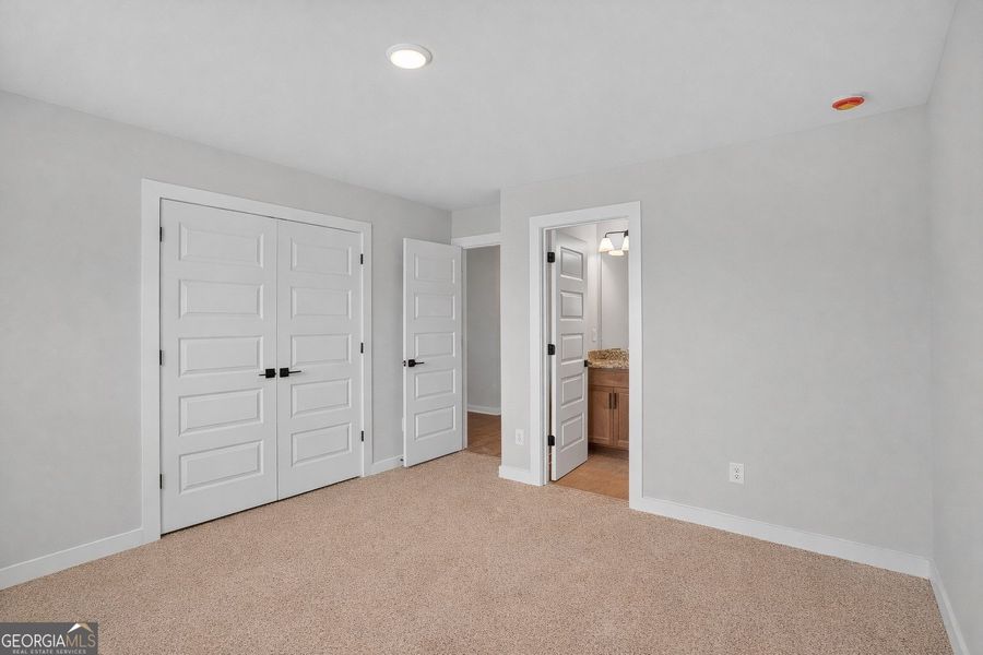 Spacious, unfurnished interior of a new home in The Fairways at Mirror Lake, Villa Rica (Image 29). Spacious, unfurnished interior of a new home in The Fairways at Mirror Lake, Villa Rica (Image 29).