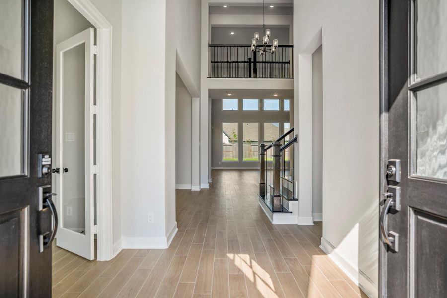 Spacious, unfurnished interior of a new home in Sienna 70' Lots, Missouri City (Image 36). Spacious, unfurnished interior of a new home in Sienna 70' Lots, Missouri City (Image 36).