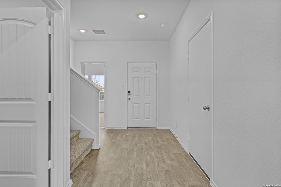 Spacious, unfurnished interior of a new home in Arroyo Ranch, Seguin (Image 30). Spacious, unfurnished interior of a new home in Arroyo Ranch, Seguin (Image 30).