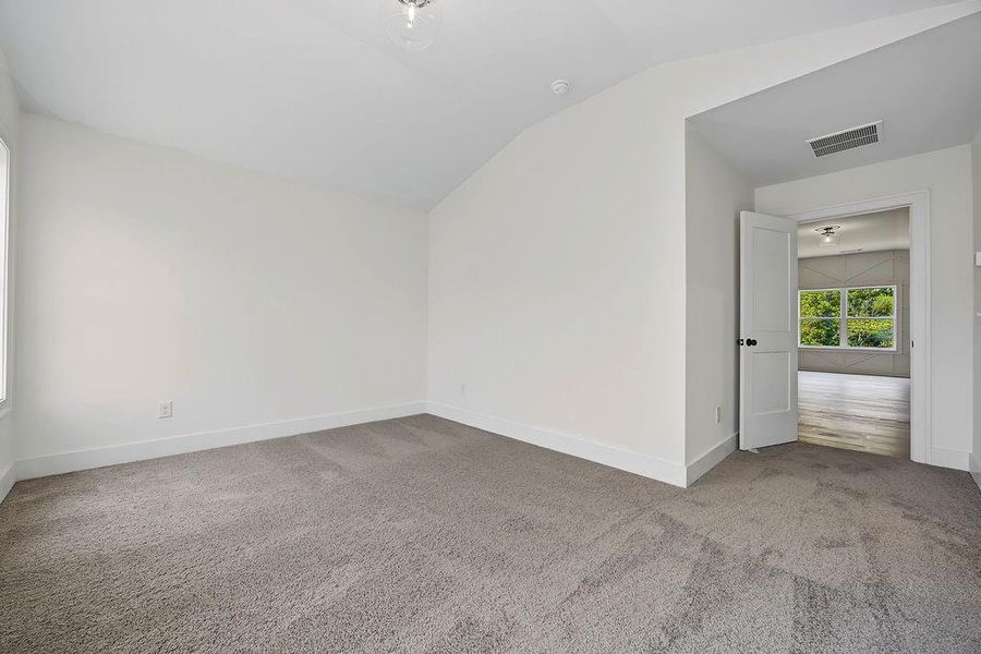 Spacious, unfurnished interior of a new home in Yellowstone Farms, Cumming (Image 36).