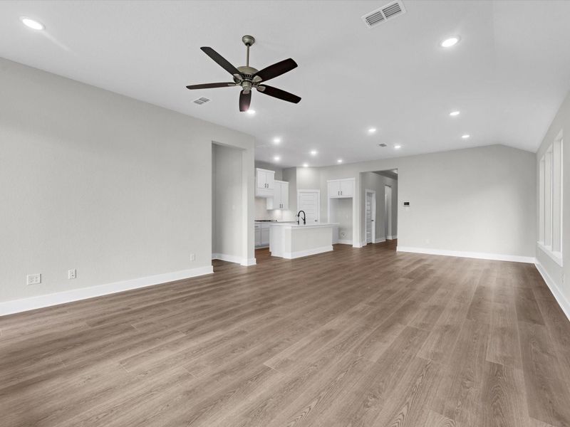 Spacious, unfurnished interior of a new home in Jubilee 50′, Hockley (Image 12).