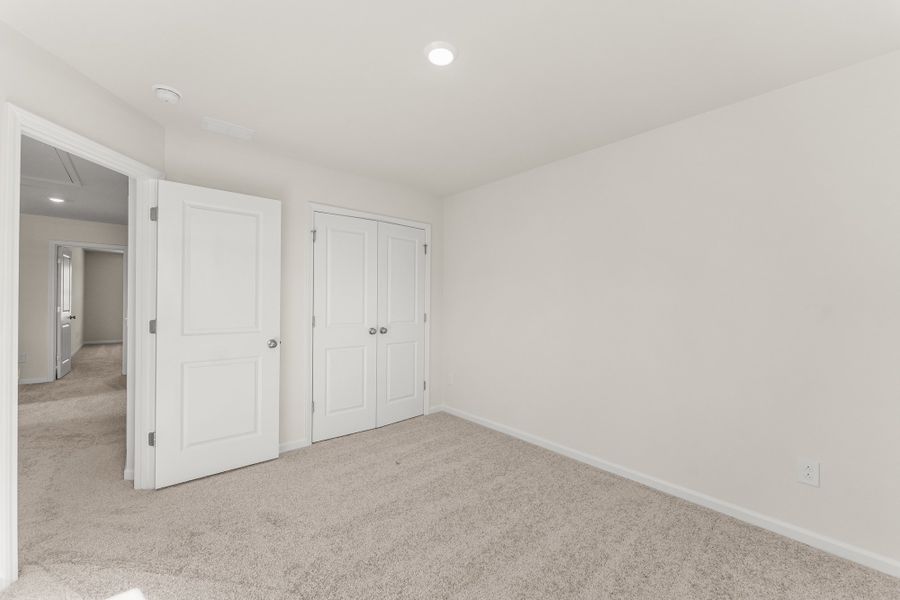 Spacious, unfurnished interior of a new home in Tucker Ridge, Pendleton (Image 23).