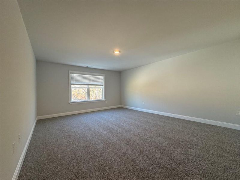 Spacious, unfurnished interior of a new home in Tuscany Hills, Douglasville (Image 24).