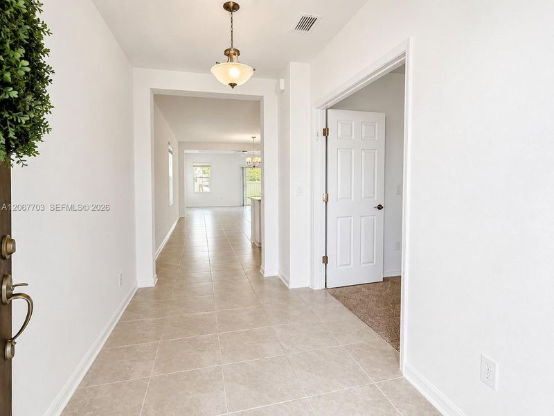 Spacious, unfurnished interior of a new home in Summerwoods, Parrish (Image 11).