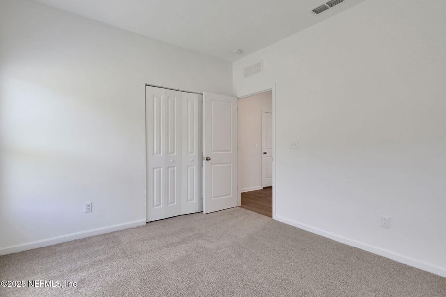 Spacious, unfurnished interior of a new home in Amberly, Green Cove Springs (Image 11).