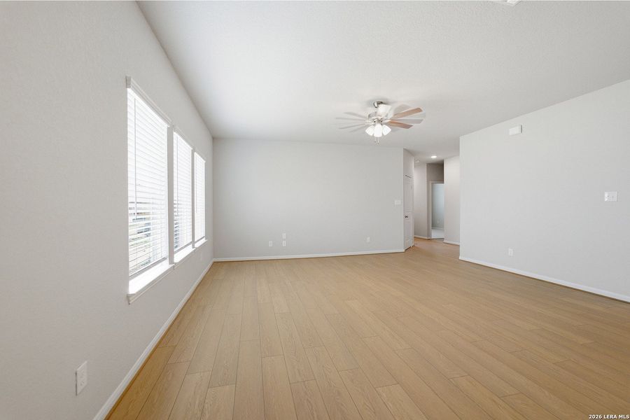 Spacious, unfurnished interior of a new home in Hennersby Hollow, San Antonio (Image 20). Spacious, unfurnished interior of a new home in Hennersby Hollow, San Antonio (Image 20).