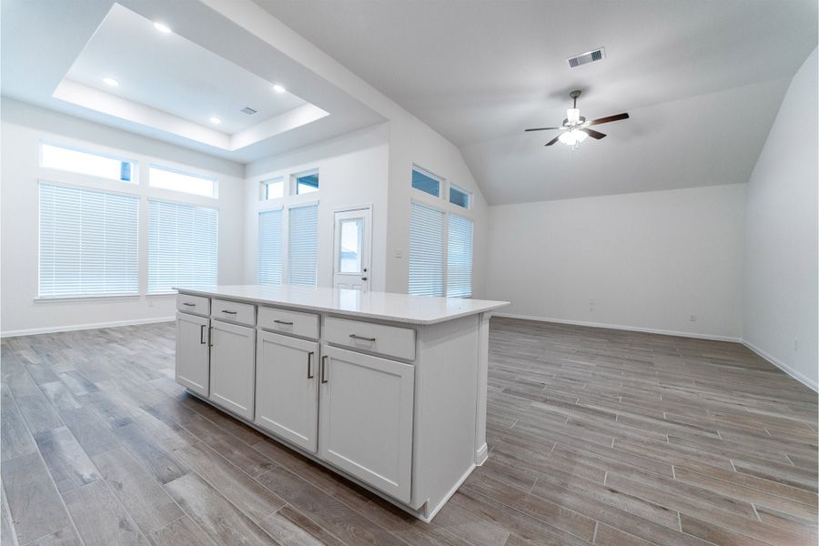Spacious, unfurnished interior of a new home in Martha's Vineyard, Alvin (Image 11).