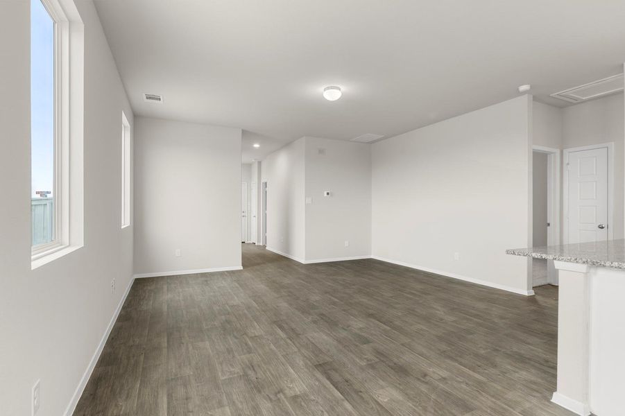 Spacious, unfurnished interior of a new home in Casetta Ranch, Kyle (Image 29).