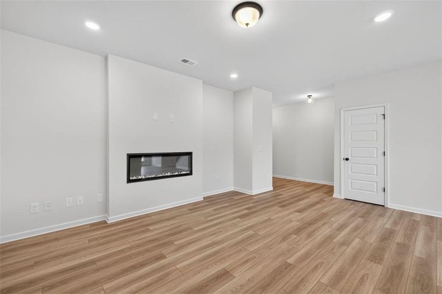 Spacious, unfurnished interior of a new home in Franklin Manor, Lawrenceville (Image 27).