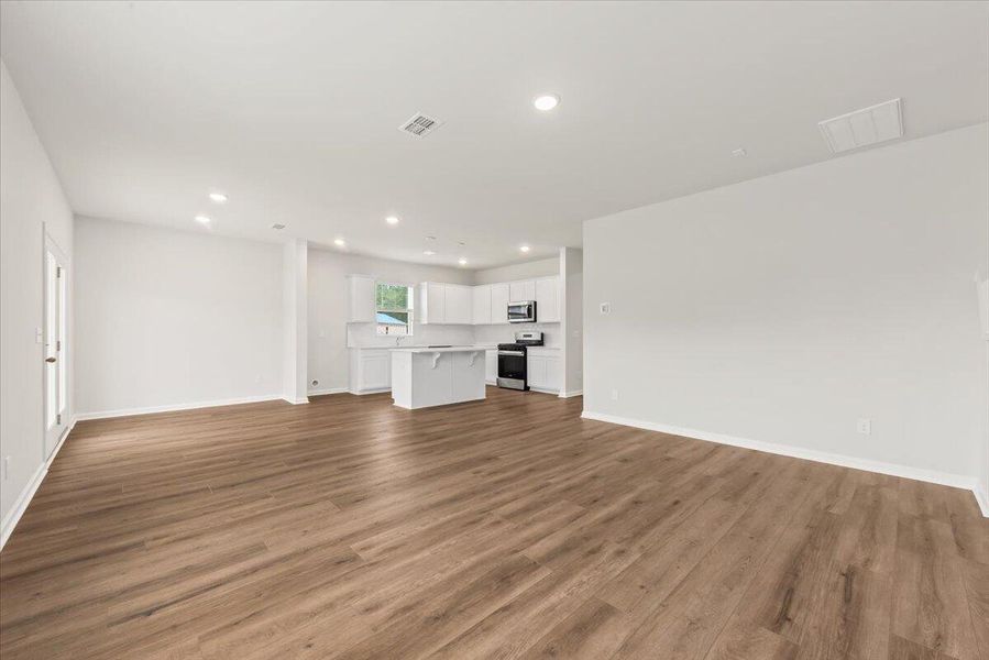 Spacious, unfurnished interior of a new home in Nexton, Summerville (Image 14).