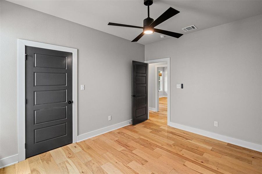Spacious, unfurnished interior of a new home in , Granbury (Image 20). Spacious, unfurnished interior of a new home in , Granbury (Image 20).