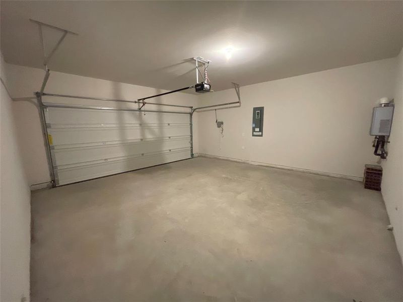 Spacious, unfurnished interior of a new home in Elevon, Lavon (Image 16). Spacious, unfurnished interior of a new home in Elevon, Lavon (Image 16).