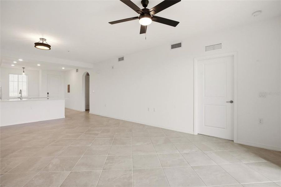Spacious, unfurnished interior of a new home in , Punta Gorda (Image 20).