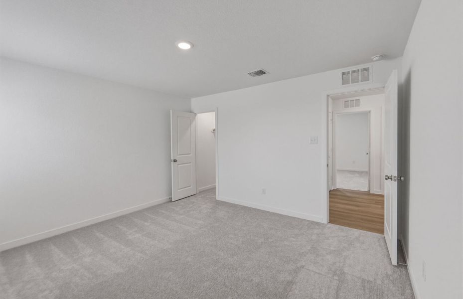 Spacious, unfurnished interior of a new home in Skyview, Belton (Image 13).