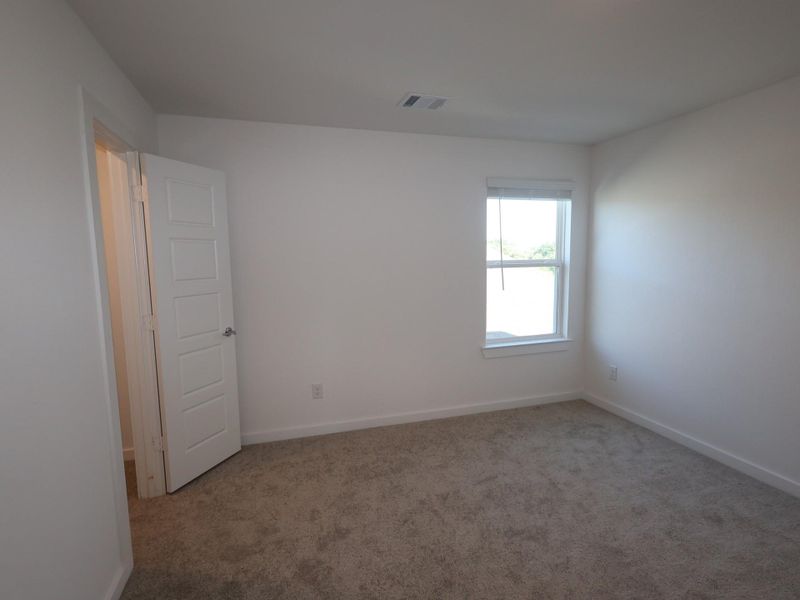 Spacious, unfurnished interior of a new home in Summerview, Fulshear (Image 38).