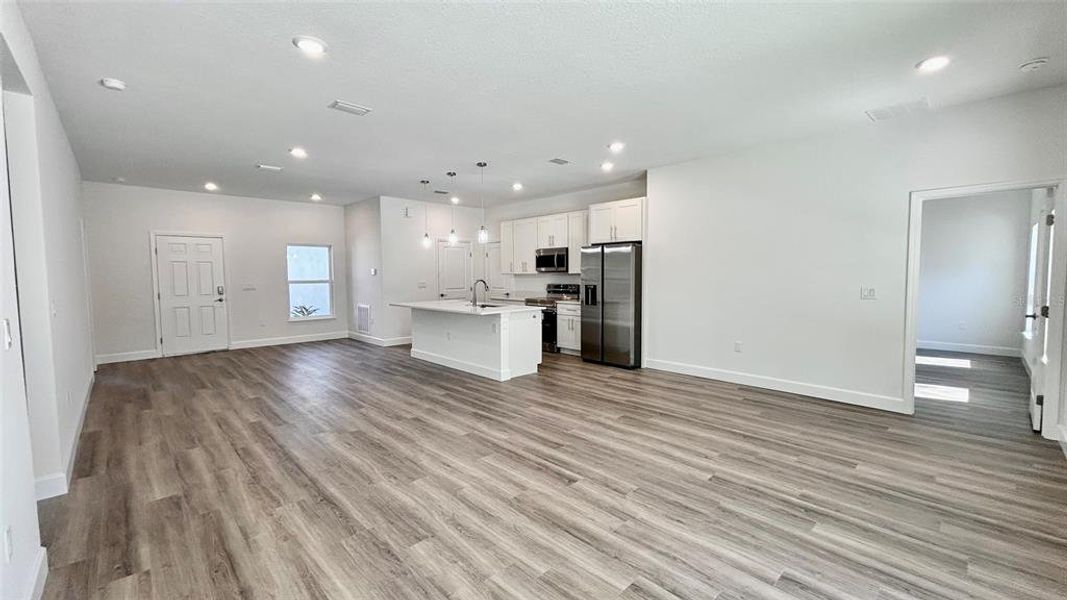 Spacious, unfurnished interior of a new home in , Ocala (Image 27).