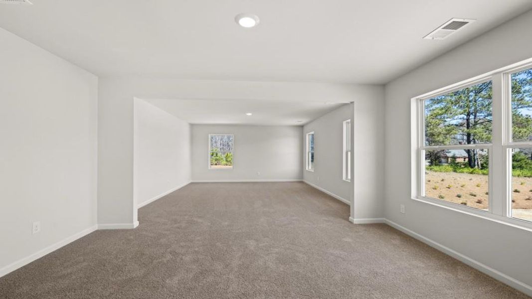 Spacious, unfurnished interior of a new home in Thompson Ridge, Dallas (Image 30).