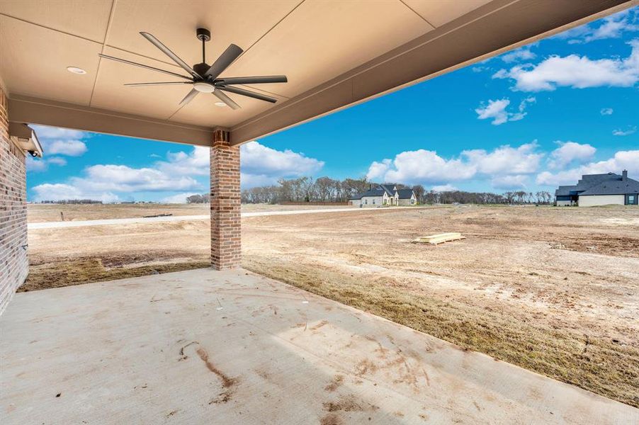Exterior details and patio area of a home in , Waxahachie (Image 3).