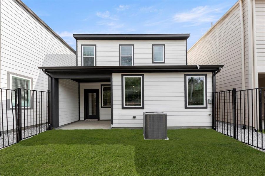 26. 2553 Lost Maples - Back