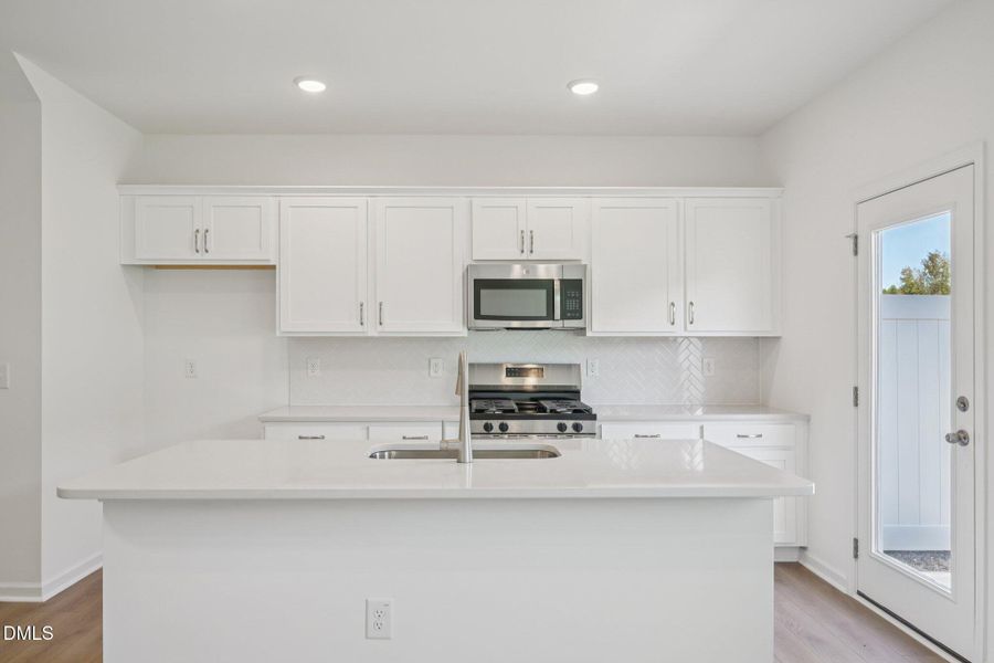 10-web-or-mls-Flagstone Way-S1010-010