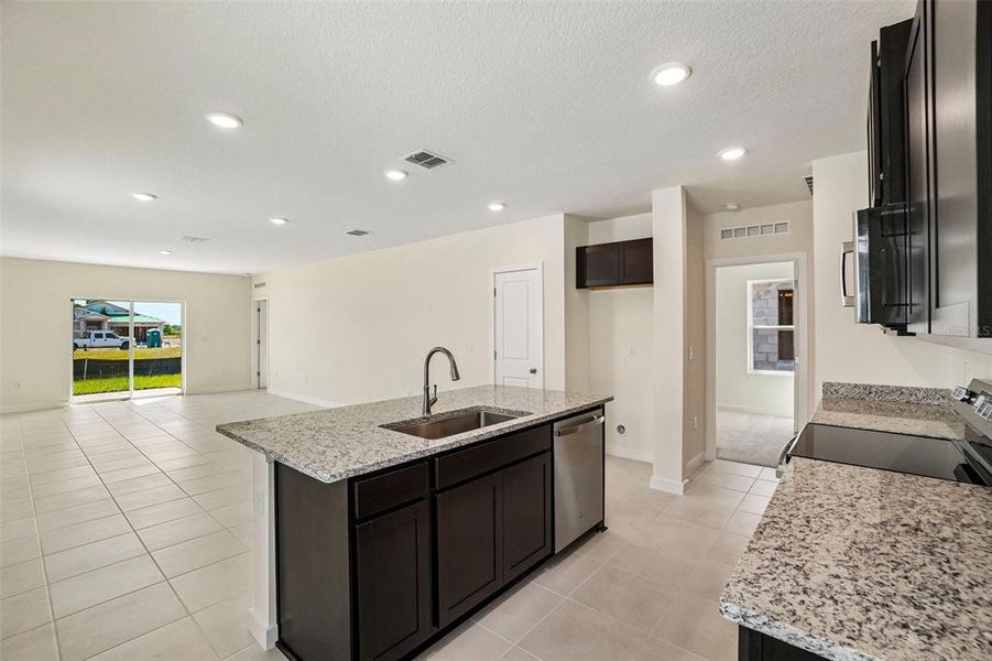 Furnished interior view inside a new home in Willowbrook North, Winter Haven (Image 10). Furnished interior view inside a new home in Willowbrook North, Winter Haven (Image 10).