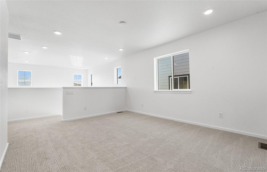 Spacious, unfurnished interior of a new home in Harvest Crossing, Aurora (Image 8). Spacious, unfurnished interior of a new home in Harvest Crossing, Aurora (Image 8).