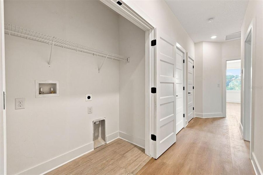 Spacious, unfurnished interior of a new home in , Tampa (Image 24).