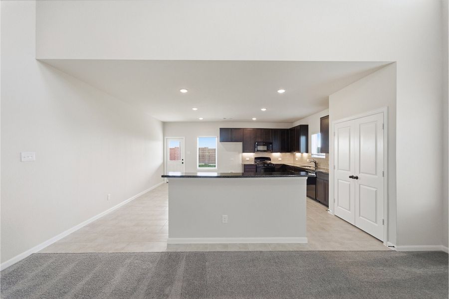 Furnished interior view inside a new home in Saddlebrook Estates, Waxahachie (Image 10).
