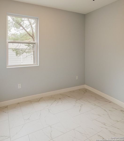 Spacious, unfurnished interior of a new home in , Canyon Lake (Image 15).